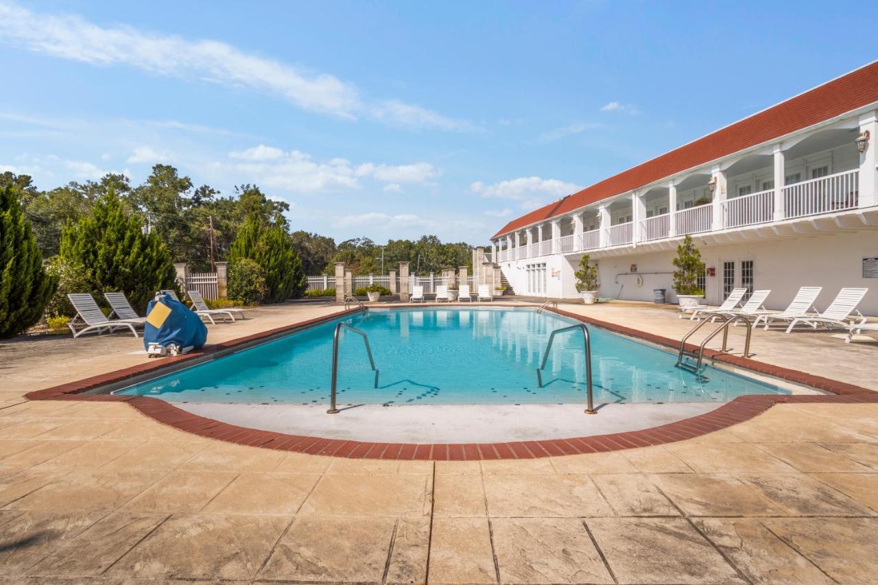 Gulf Hills Hotel & Retreat On The Water Ocean Springs Exterior photo